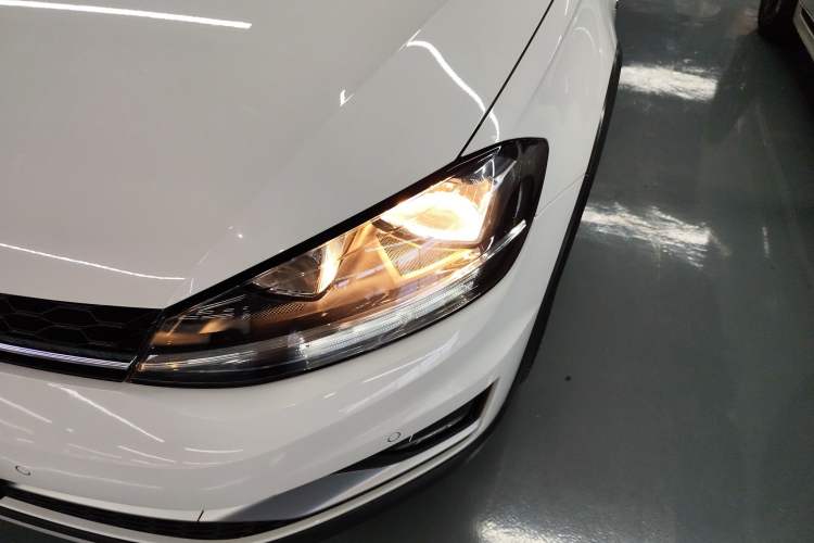 Used Volkswagen Golf 2019 1.8TSI Travel Edition Left Front Headlight