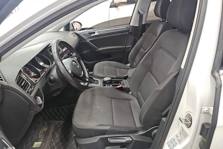 Used Volkswagen Golf 2019 1.8TSI Travel Edition Left Front Seat