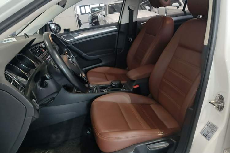 Used Volkswagen Golf 2019 200TSI DSG Comfort & Ambition Edition China VI Standard Left Front Seat