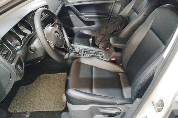 Used Volkswagen Golf 2019 200TSI DSG Comfort & Ambition Edition China VI Standard Left Front Seat