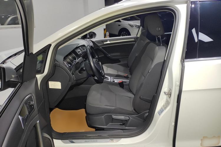 Used Volkswagen Golf 2019 1.8TSI Travel Edition Left Front Seat