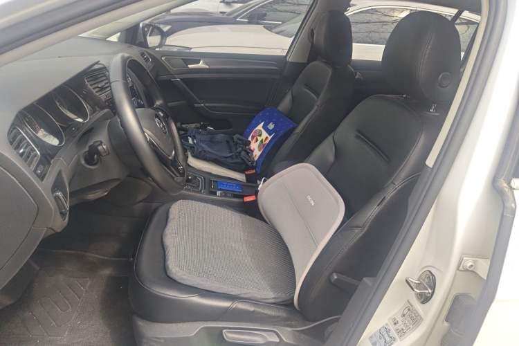 Used Volkswagen Golf 2019 1.8TSI Travel Edition Left Front Seat