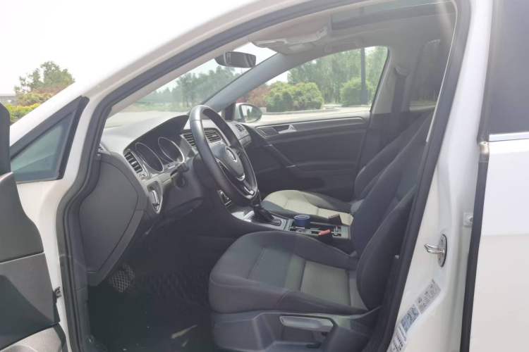 Used Volkswagen Golf 2019 1.8TSI Travel Edition Left Front Seat