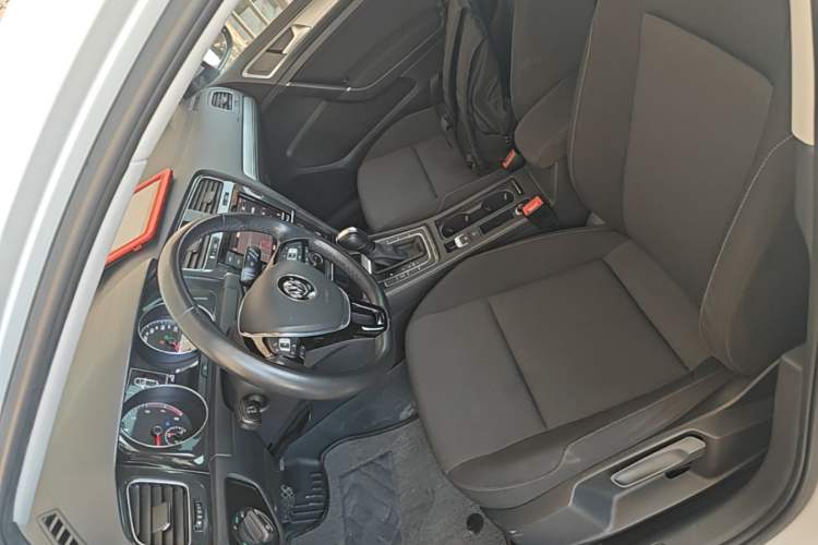 Used Volkswagen Golf 2019 200TSI DSG Comfort & Ambition Edition China VI Standard Left Front Seat