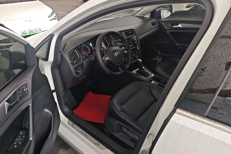 Used Volkswagen Golf 2019 1.8TSI Travel Edition Left Front Seat