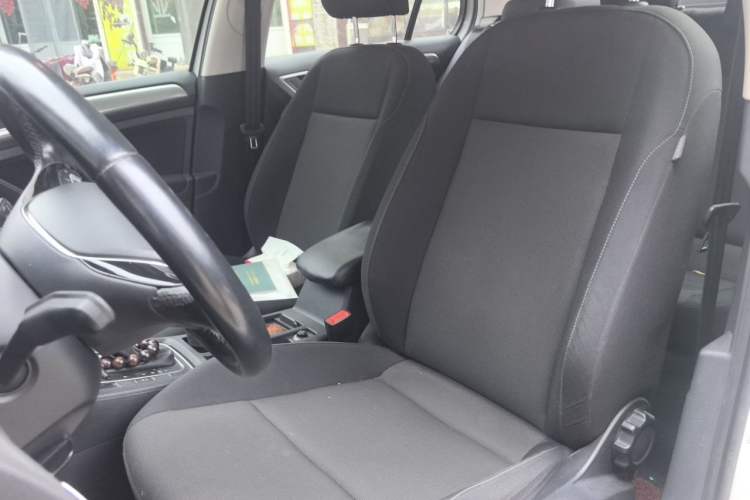 Used Volkswagen Golf 2019 200TSI DSG Comfort & Ambition Edition China VI Standard Left Front Seat