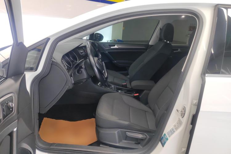 Used Volkswagen Golf 2019 1.8TSI Travel Edition Left Front Seat