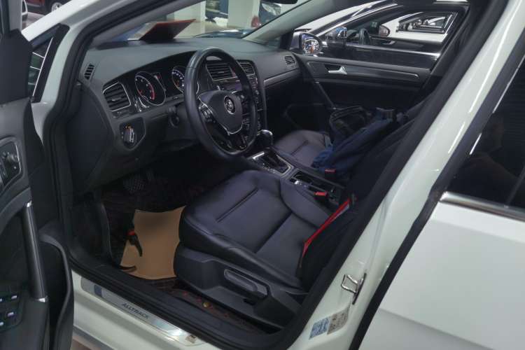Used Volkswagen Golf 2019 1.8TSI Travel Edition Left Front Seat