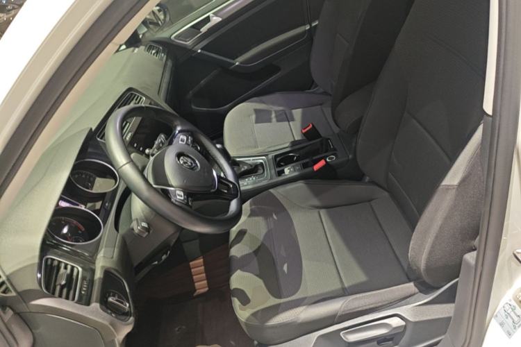 Used Volkswagen Golf 2019 1.8TSI Travel Edition Left Front Seat