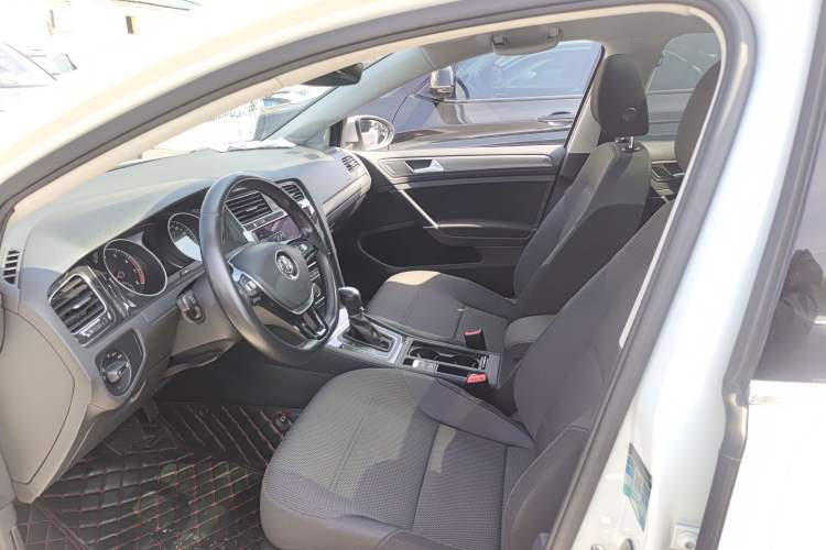 Used Volkswagen Golf 2019 1.8TSI Travel Edition Left Front Seat