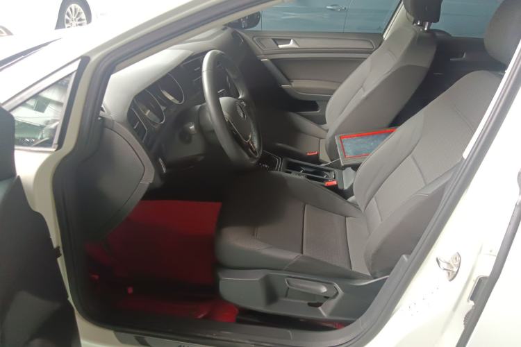 Used Volkswagen Golf 2019 1.8TSI Travel Edition Left Front Seat