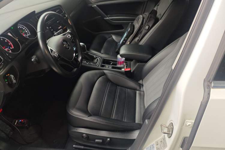 Used Volkswagen Golf 2019 1.8TSI Travel Edition Left Front Seat