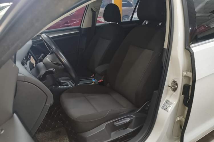 Used Volkswagen Golf 2019 200TSI DSG Comfort & Ambition Edition China VI Standard Left Front Seat