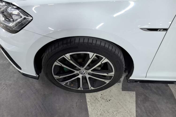 Used Volkswagen Golf 2019 280TSI DSG R-Line Model China V Standard Left Front Wheel Hub