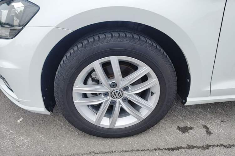 Used Volkswagen Golf 2019 280TSI DSG Comfort Version China V Standard Left Front Wheel Hub