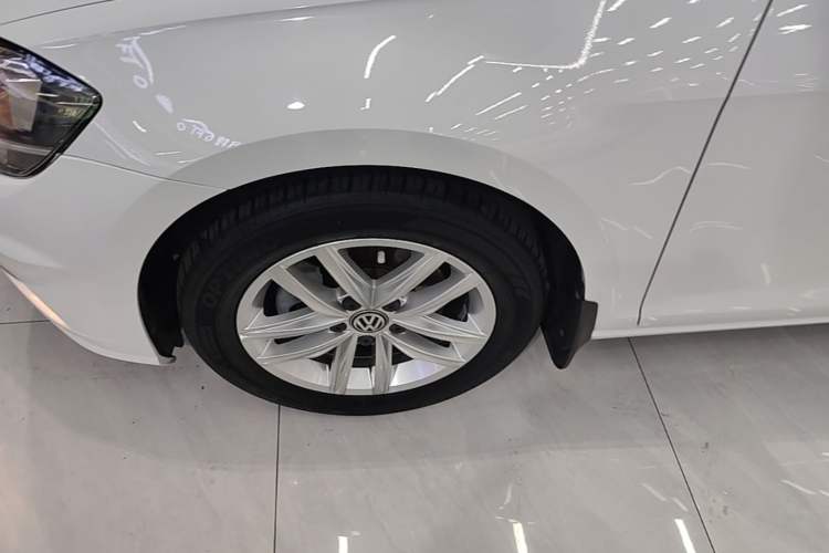 Used Volkswagen Golf 2019 1.6L Automatic Comfort Model China V Standard Left Front Wheel Hub