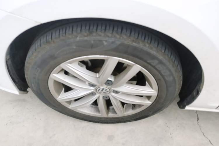Used Volkswagen Golf 2019 200TSI DSG Comfort & Ambition Edition China VI Standard Left Front Wheel Hub