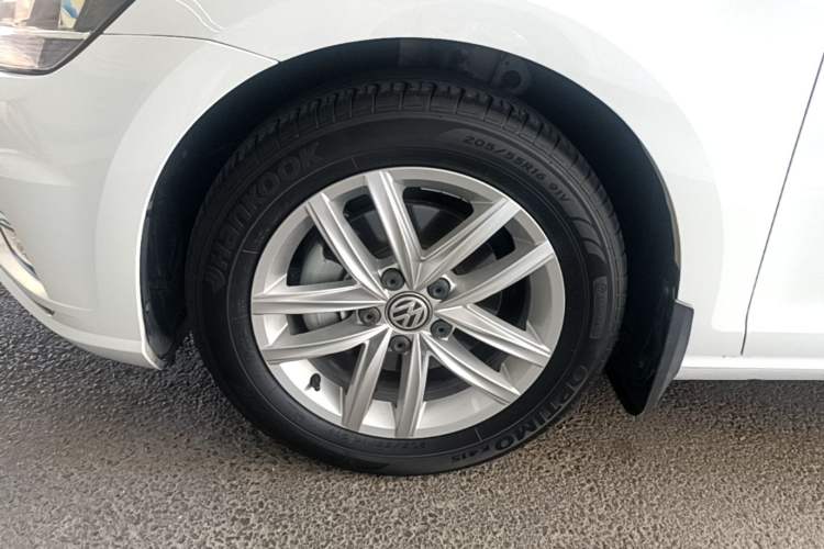 Used Volkswagen Golf 2019 280TSI DSG Comfort Version China VI Standard Left Front Wheel Hub