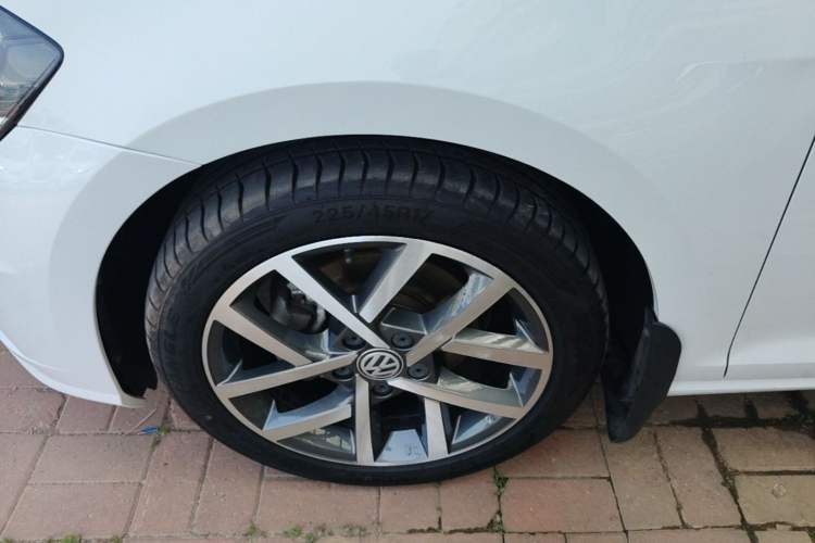 Used Volkswagen Golf 2019 280TSI DSG Comfort Version China VI Standard Left Front Wheel Hub
