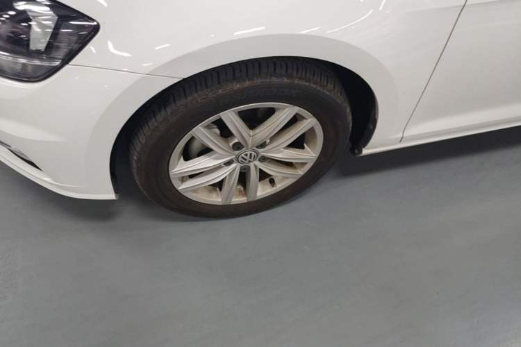 Used Volkswagen Golf 2019 280TSI DSG Comfort Version China V Standard Left Front Wheel Hub