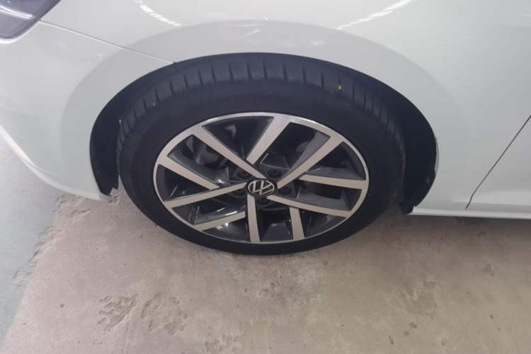 Used Volkswagen Golf 2019 280TSI DSG Luxury Version China VI Standard Left Front Wheel Hub