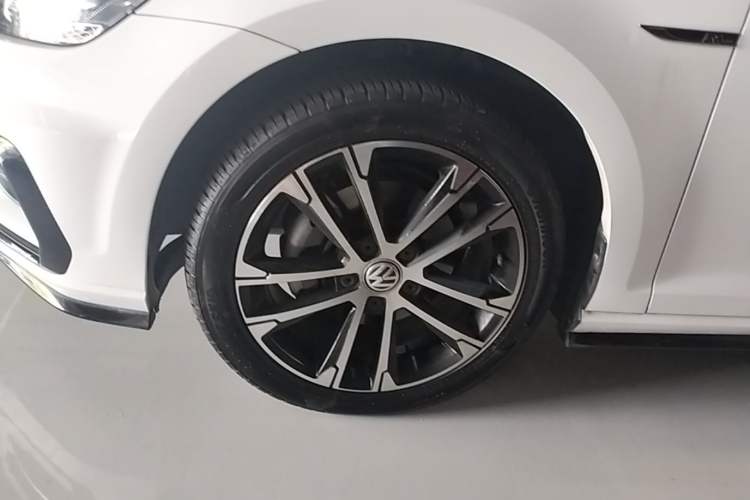 Used Volkswagen Golf 2019 280TSI DSG R-Line China VI Standard Left Front Wheel Hub
