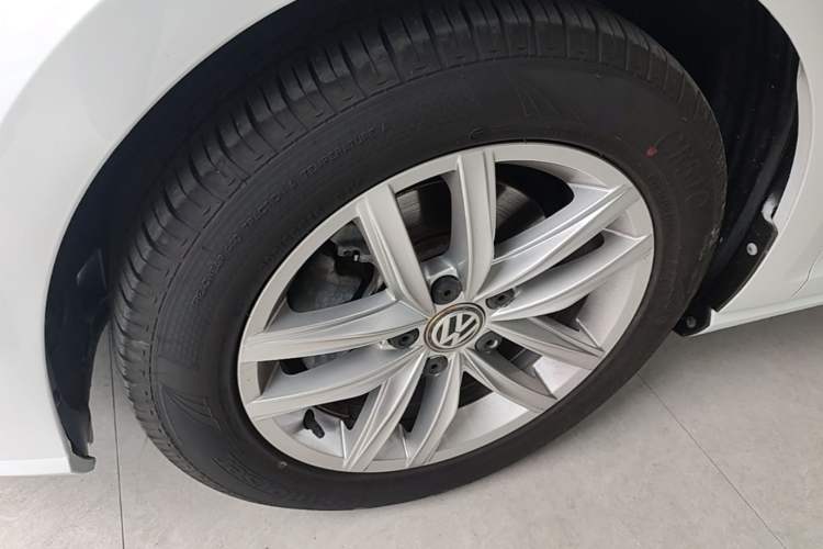 Used Volkswagen Golf 2019 280TSI DSG Comfort Version China V Standard Left Front Wheel Hub