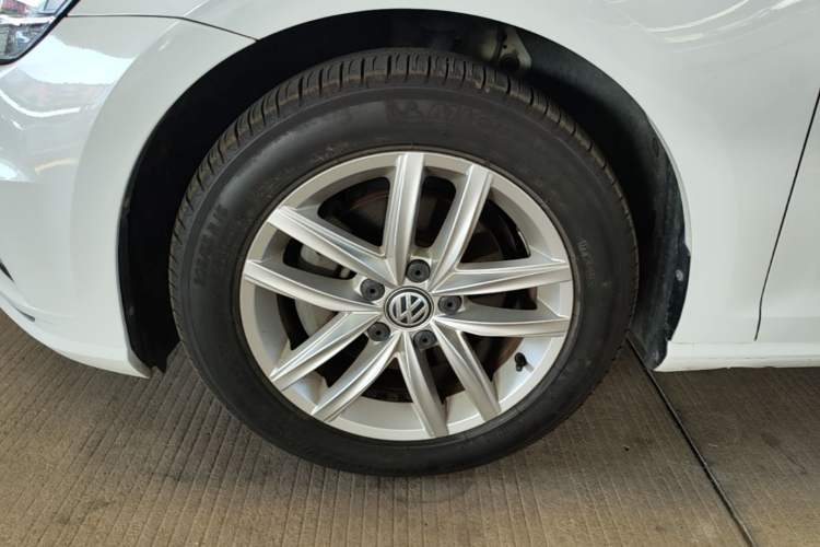 Used Volkswagen Golf 2019 280TSI DSG Comfort Version China V Standard Left Front Wheel Hub