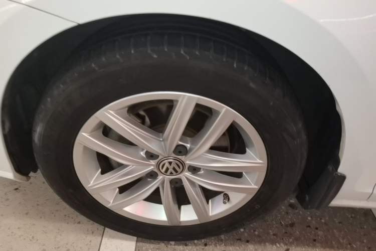 Used Volkswagen Golf 2019 280TSI DSG Comfort Version China VI Standard Left Front Wheel Hub