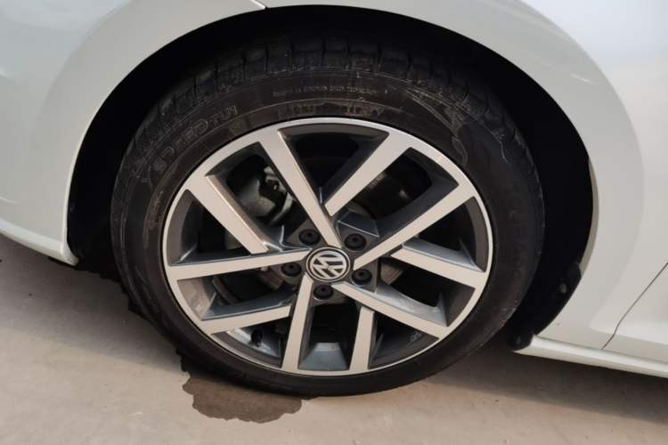 Used Volkswagen Golf 2019 280TSI DSG Luxury Version China VI Standard Left Front Wheel Hub