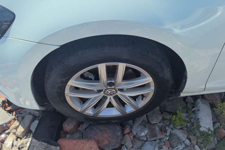 Used Volkswagen Golf 2019 280TSI DSG Comfort Version China VI Standard Left Front Wheel Hub