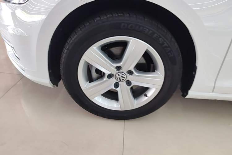 Used Volkswagen Golf 2019 1.6L Manual Fashion Edition China V Standard Left Front Wheel Hub