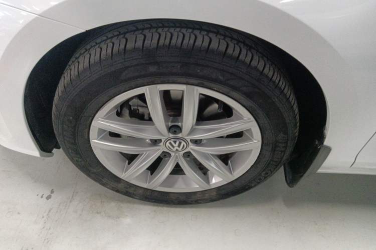 Used Volkswagen Golf 2019 1.6L Automatic Comfort Model China V Standard Left Front Wheel Hub
