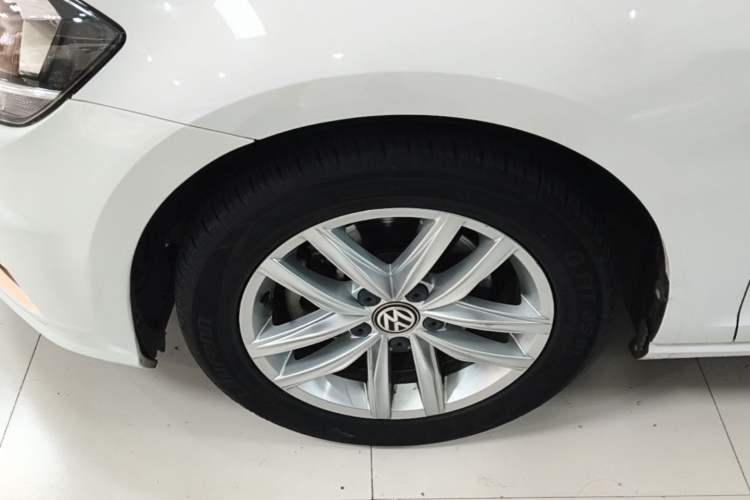 Used Volkswagen Golf 2019 280TSI DSG Comfort Version China V Standard Left Front Wheel Hub