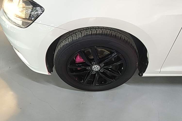 Used Volkswagen Golf 2019 1.6L Automatic Comfort Model China V Standard Left Front Wheel Hub