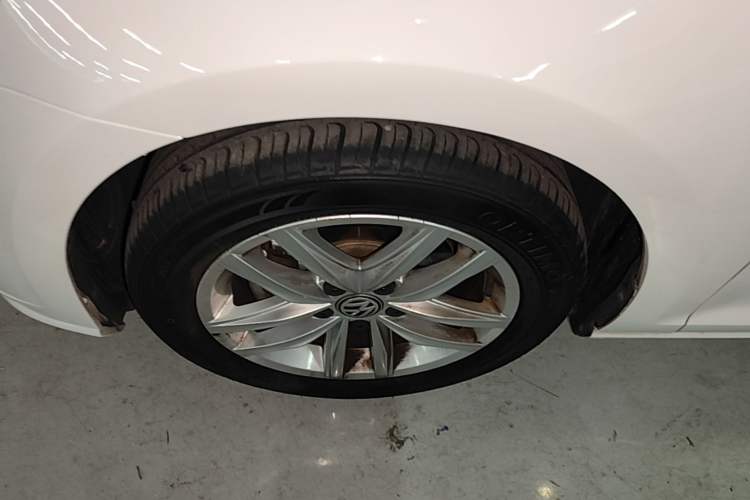 Used Volkswagen Golf 2019 1.6L Automatic Comfort Model China V Standard Left Front Wheel Hub