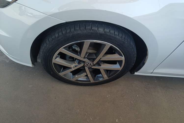Used Volkswagen Golf 2019 280TSI DSG Luxury Version China VI Standard Left Front Wheel Hub