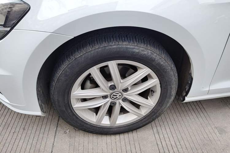 Used Volkswagen Golf 2019 200TSI DSG Comfort & Ambition Edition China VI Standard Left Front Wheel Hub