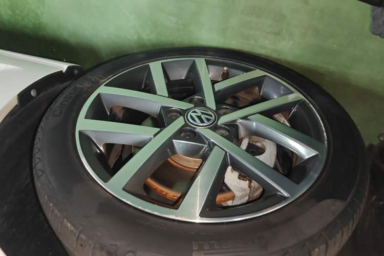 Used Volkswagen Golf 2019 280TSI DSG Luxury Version China VI Standard Left Front Wheel Hub
