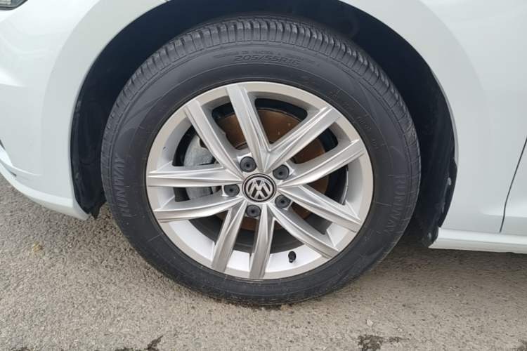 Used Volkswagen Golf 2019 1.6L Automatic Comfort Model China V Standard Left Front Wheel Hub