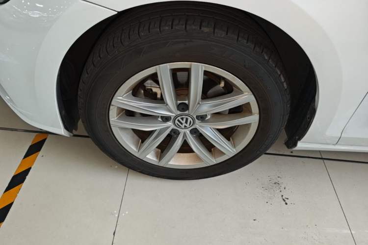 Used Volkswagen Golf 2019 280TSI DSG Comfort Version China V Standard Left Front Wheel Hub