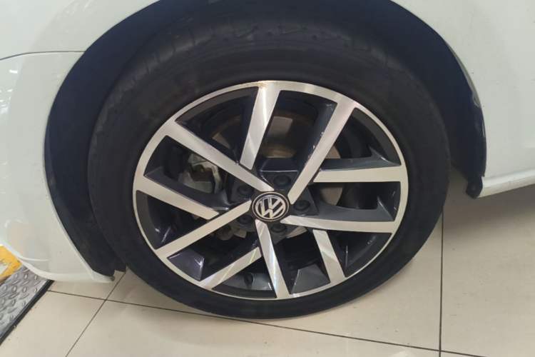 Used Volkswagen Golf 2019 280TSI DSG Luxury Version China VI Standard Left Front Wheel Hub