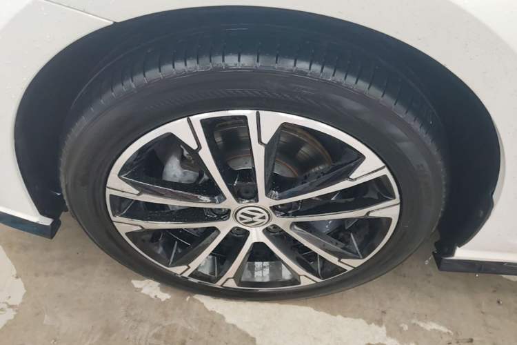 Used Volkswagen Golf 2019 280TSI DSG R-Line Model China V Standard Left Front Wheel Hub