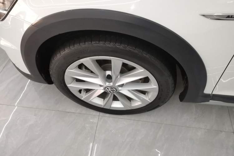Used Volkswagen Golf 2019 1.8TSI Travel Edition Left Front Wheel Hub