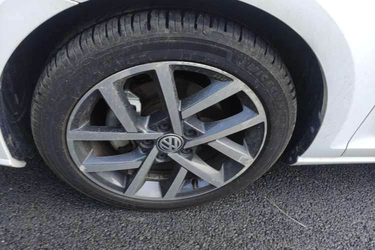 Used Volkswagen Golf 2019 280TSI DSG Luxury Version China VI Standard Left Front Wheel Hub