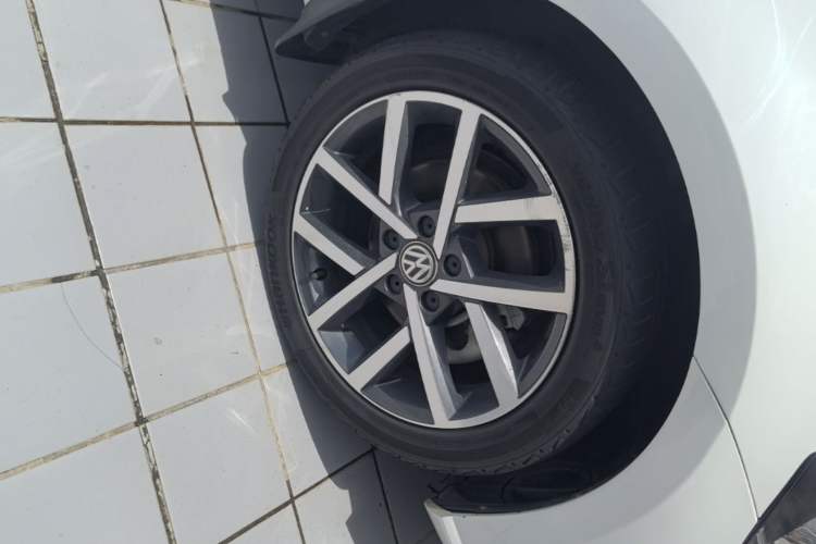 Used Volkswagen Golf 2019 200TSI DSG Comfort & Ambition Edition China VI Standard Left Front Wheel Hub