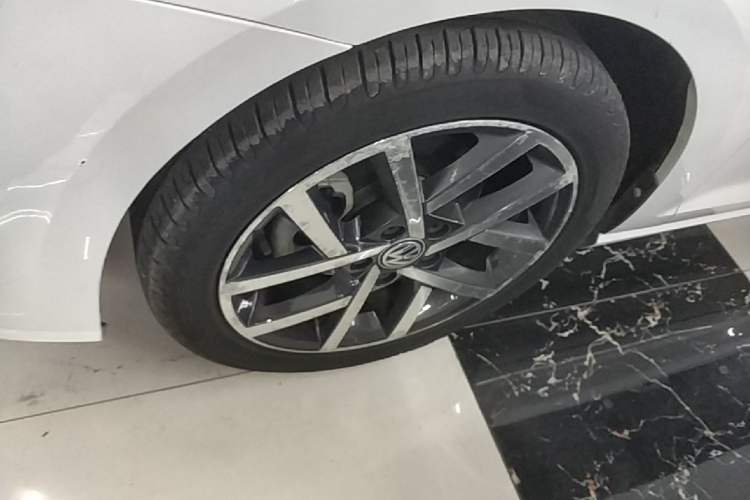 Used Volkswagen Golf 2019 280TSI DSG Luxury Version China V Standard Left Front Wheel Hub