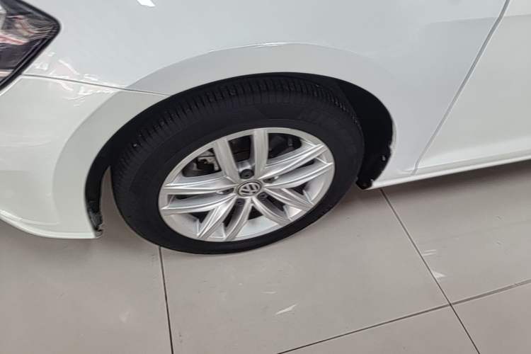 Used Volkswagen Golf 2019 1.6L Automatic Comfort Model China V Standard Left Front Wheel Hub