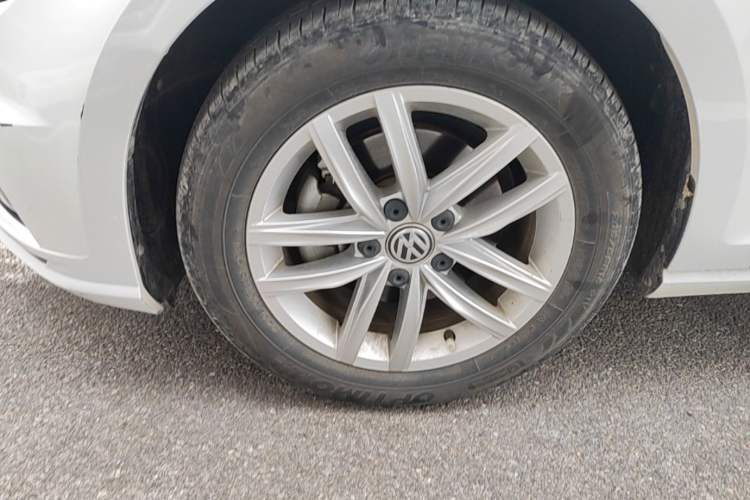 Used Volkswagen Golf 2019 280TSI DSG Comfort Version China VI Standard Left Front Wheel Hub