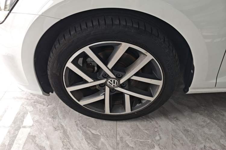 Used Volkswagen Golf 2019 280TSI DSG Luxury Version China V Standard Left Front Wheel Hub